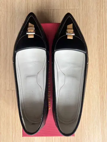 TOD'S 버클이 달린 스틸레토 가죽 신발