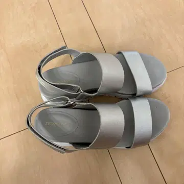 ZERO GRAND 실버 샌들