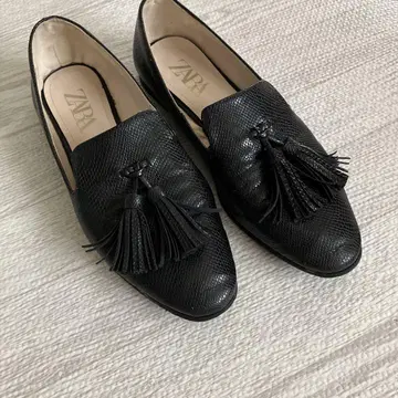 자라 블랙 태슬 로퍼