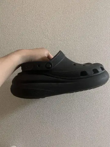 Crocs 블랙 크로그 샌들