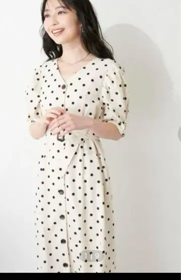 아이보리 도트 무늬 롱 원피스