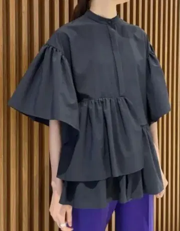 다크 블루 프릴 탑