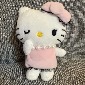 새상품 헬로키티 마스코트 참 아베일