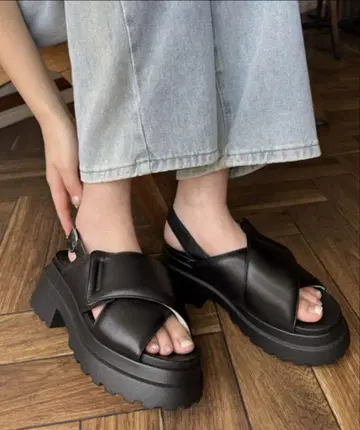 블랙 크로스 데드스탁 샌들 통굽 샌들