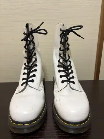 Dr. Martens 화이트 하이컷 부츠