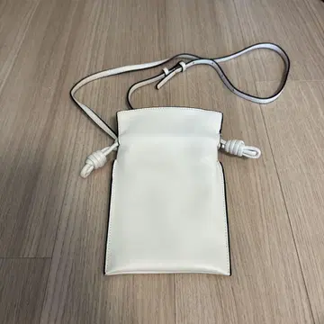 화이트 스마트폰 숄더백