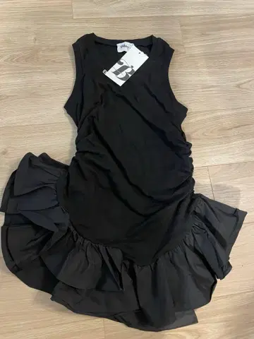 Bibiy IRIS RUFFLE TOP 블랙 미사용 새상품
