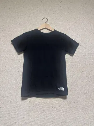 THE NORTH FACE 블랙 반팔 티셔츠
