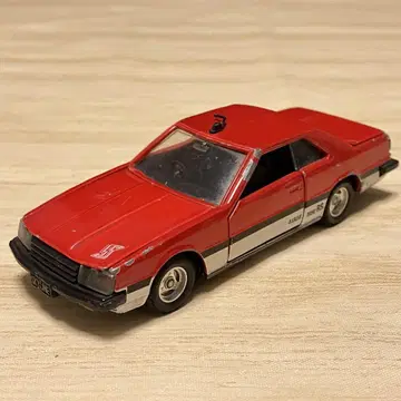토미카 댄디 닛산 스카이라인 2000RS No.18 1/43
