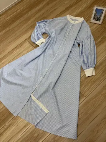 스카이블루와 화이트 스트라이프 셔츠 원피스