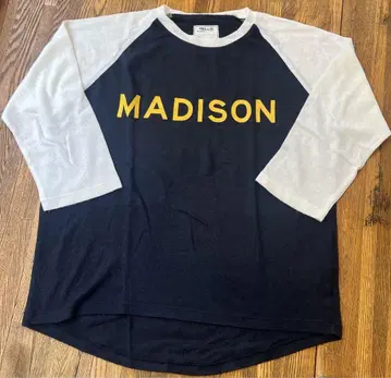 MADISONBLUE 래글런 슬리브 티셔츠