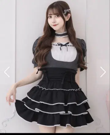 pium 라운드 프릴 초커 반팔 티셔츠 차콜