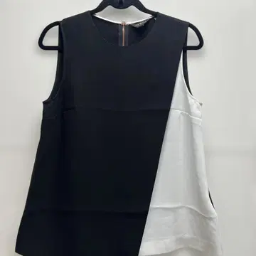 테드 베이커 비대칭 슬리브리스 탑 블랙 화이트