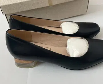 새상품 VANITY BEAUTY LUXE 블랙 펌프스 23cm