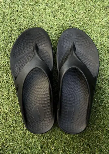 Oofos 우포스 블랙 리커버리 샌들 비치 샌들 EU41
