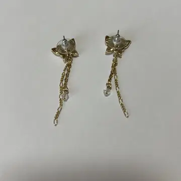 꽃과 나비 디자인 귀걸이 안나수이입니다