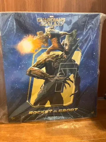 핫토이즈 가디언즈 1/6 로켓 & 그루트 보너스 액세서리 포함