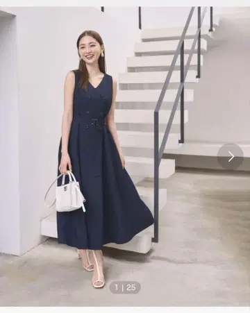 내추럴 뷰티 베이직 슬리브리스 블랙 원피스 새상품급