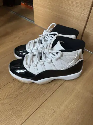 조던 11 화이트 블랙