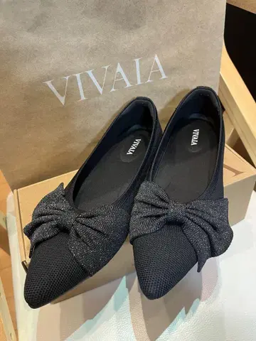 VIVAIA 블랙 플랫 슈즈 리본 포함