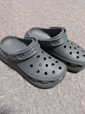Crocs 통굽 그레이 클로그 샌들 w7