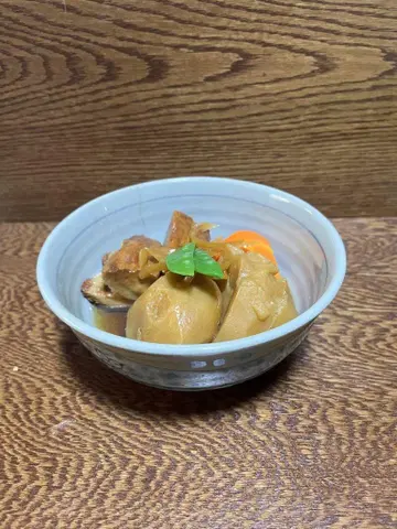 조림 닭고기와 뿌리채소 가정 요리 식품 샘플