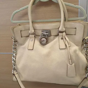 Michael Kors 크림 숄더백