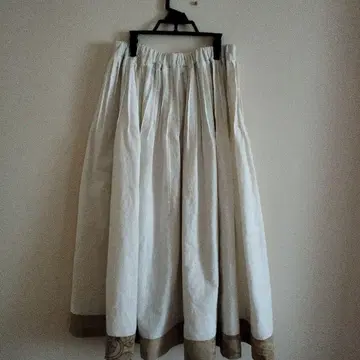 빈티지 원단 화이트 베이스 플리츠 스커트