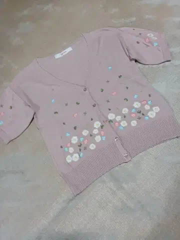 핑크 하우스의 꽃 자수 가디건