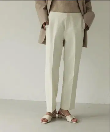 화이트 슬랙스