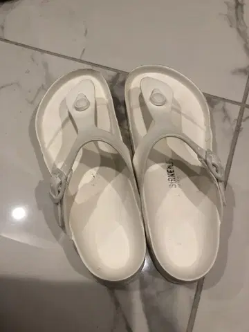 버켄스탁 화이트 플립플랍