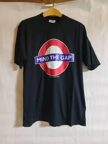 MIND THE GAP 티셔츠 블랙 s 사이즈