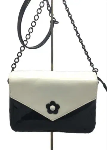 MARY QUANT 에나멜 가죽 숄더 백