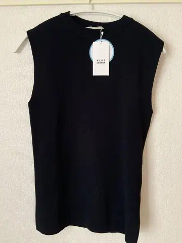 nano universe 블랙 슬리브리스 탑
