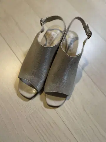 히메코 커버드 샌들 실버 23.5cm 미사용품