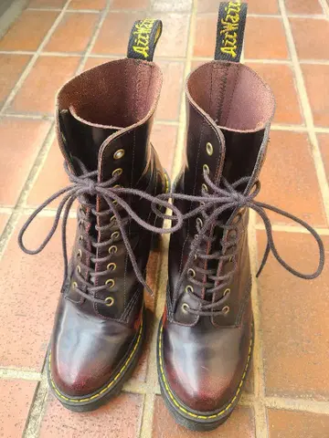 레어! 새상품급 Dr.Martens KENDRA (UK4)