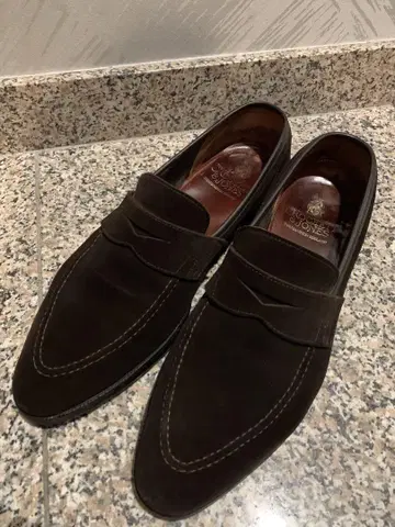 Crockett & Jones 다크 브라운 스웨이드 로퍼