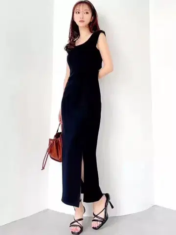 RESEXXY 백 오픈 슬릿 원피스 블랙