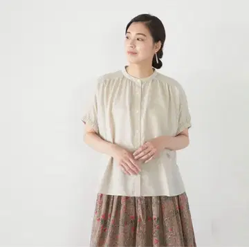 북유럽 생활용품점 '히라리, 광택이 감도는' 개더 소매 블라우스 베이지