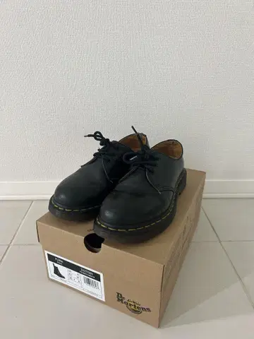 Dr. Martens 블랙 레이스업 슈즈