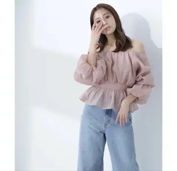 오프숄더 쉬폰 상의 핑크