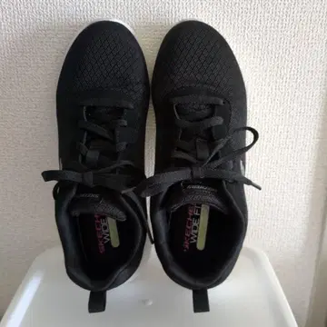 스케쳐스 블랙 스니커즈 (24cm)