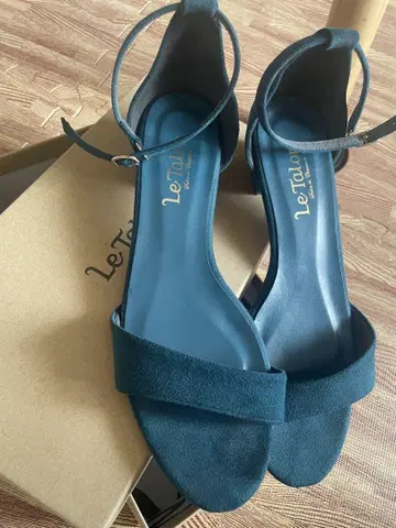 Le Talon 앵클 스트랩 샌들