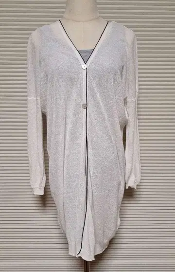 MERVEILLE H 비침이 있는 화이트 V넥 가디건