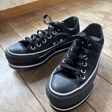 CONVERSE 블랙 통굽 스니커즈