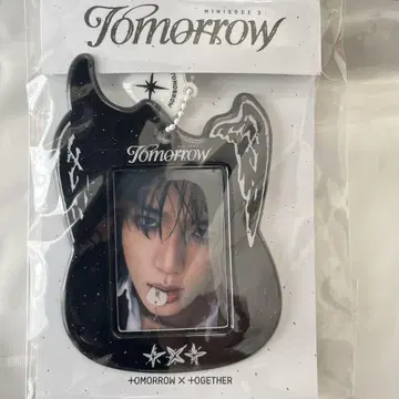 TOMORROW 포토 카드 홀더 봄규