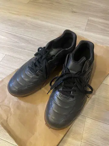 엄브로 풋살화 블랙 27.5cm