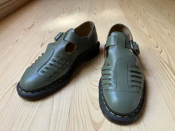 Dr. Martens 올리브 그린 샌들 UK8
