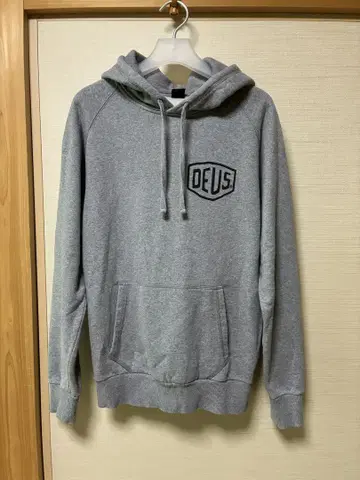 DEUS EX MACHINA 후드티