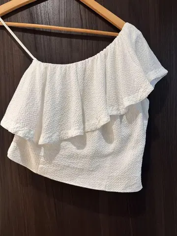 CUYANA 오프숄더 프릴 탑 SM